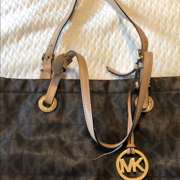 Micheal Kors Shoulder tote - Picture 2 of 3